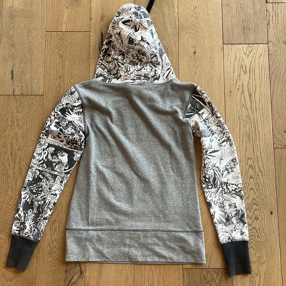 Universal Studios Marvel Comic Hoodie - image 5
